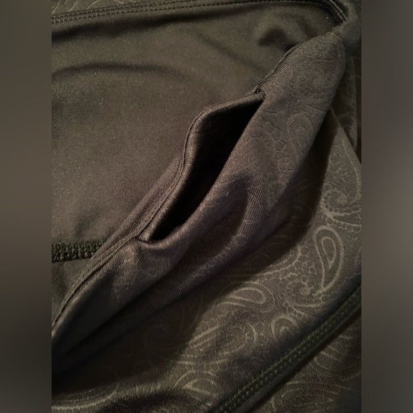 Zyia Paisley  print legging NWT size 16-18 light n tight Capri hi rise 20” - Picture 5 of 8